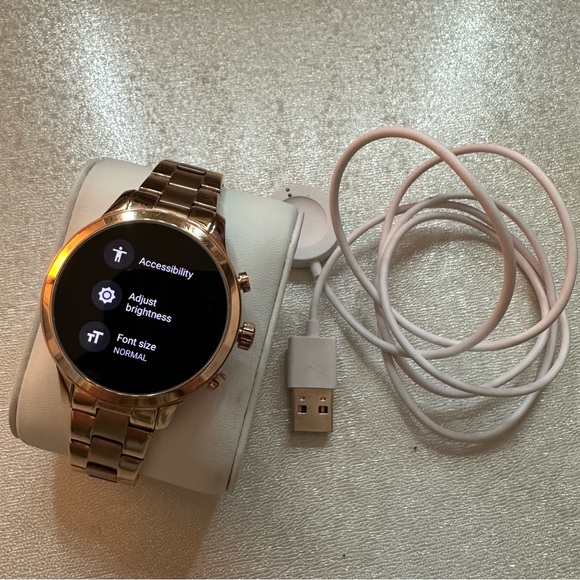 Micheal Kors Access Watch - Picture 5 of 9